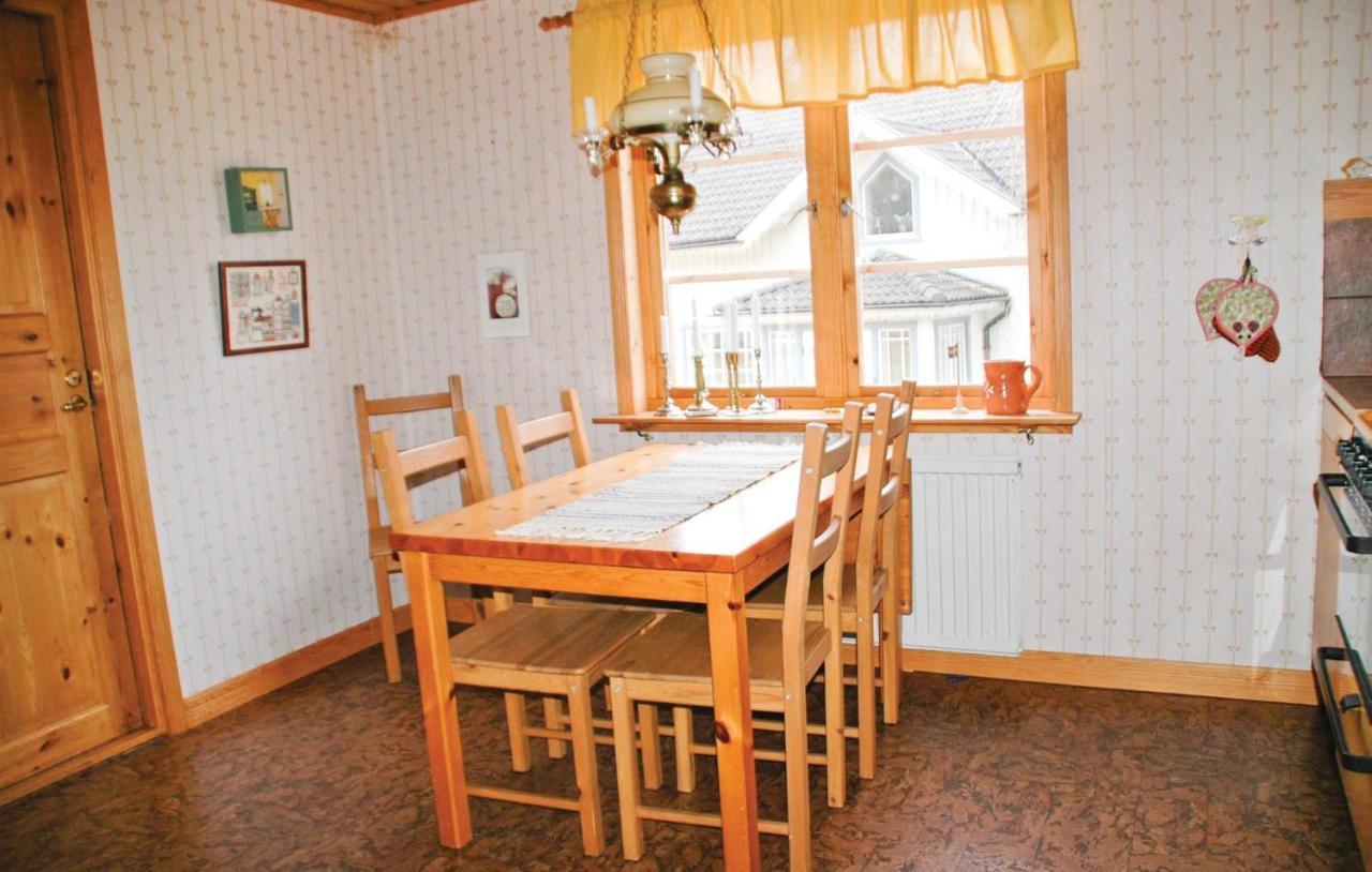 Cozy Home In Uddevalla With Wifi Häljebol Extérieur photo