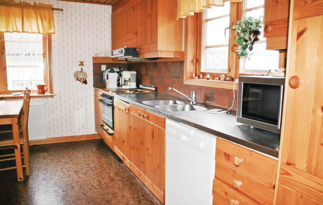Cozy Home In Uddevalla With Wifi Häljebol Extérieur photo