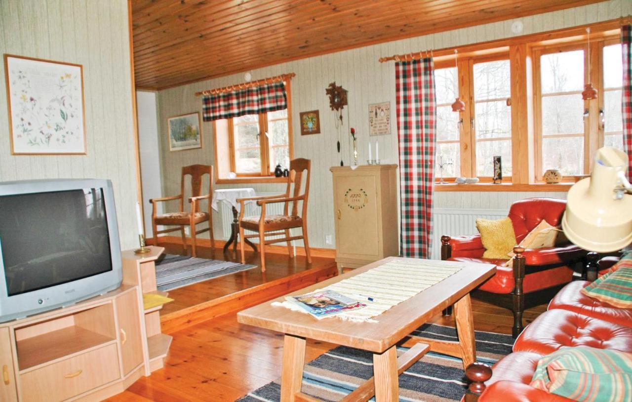 Cozy Home In Uddevalla With Wifi Häljebol Extérieur photo